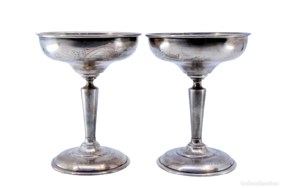 Antig&uuml;edades: Copas de champ&aacute;n de plata
