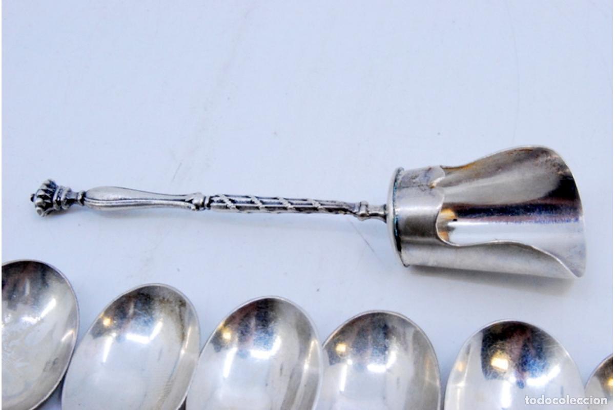Antig&uuml;edades: Juego de 37 piezas de cuberter&iacute;a de plata. - Foto 3
