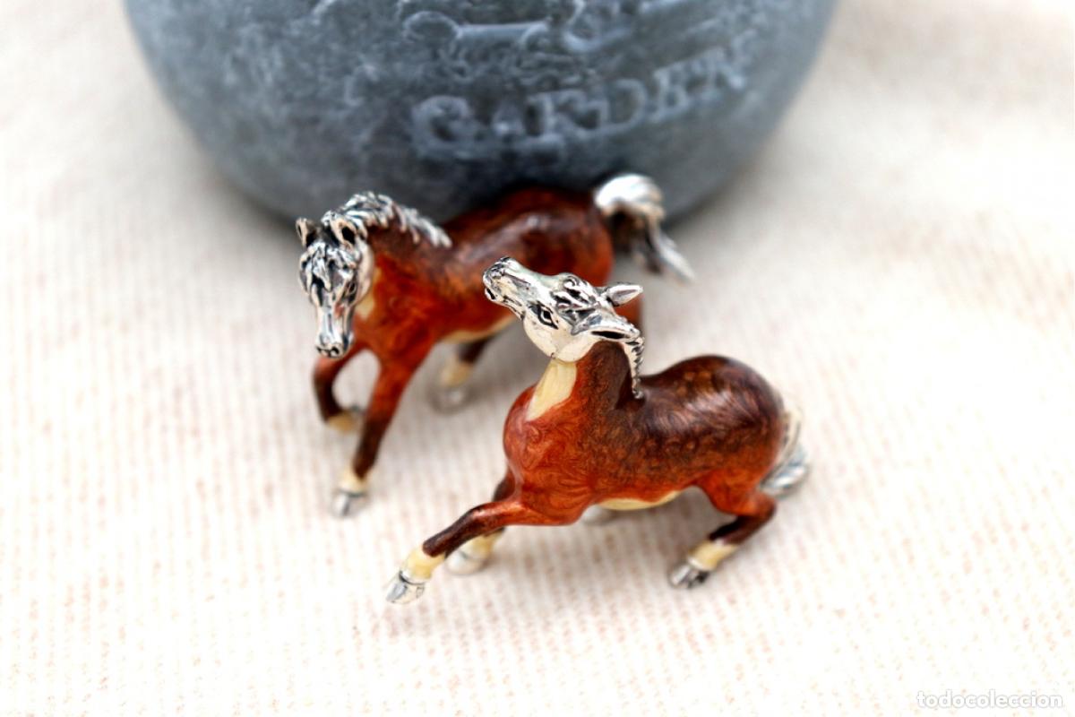 Antig&uuml;edades: Conjunto de caballos de plata - Foto 3