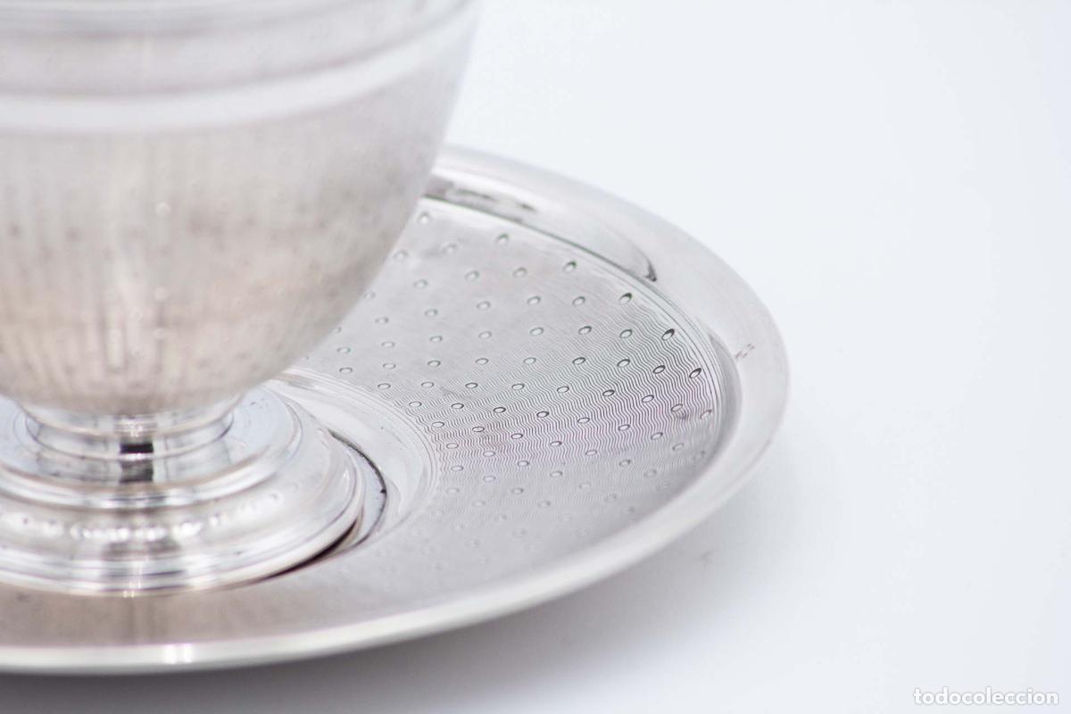 Antig&uuml;edades: Taza y platillo, de plata. - Foto 2