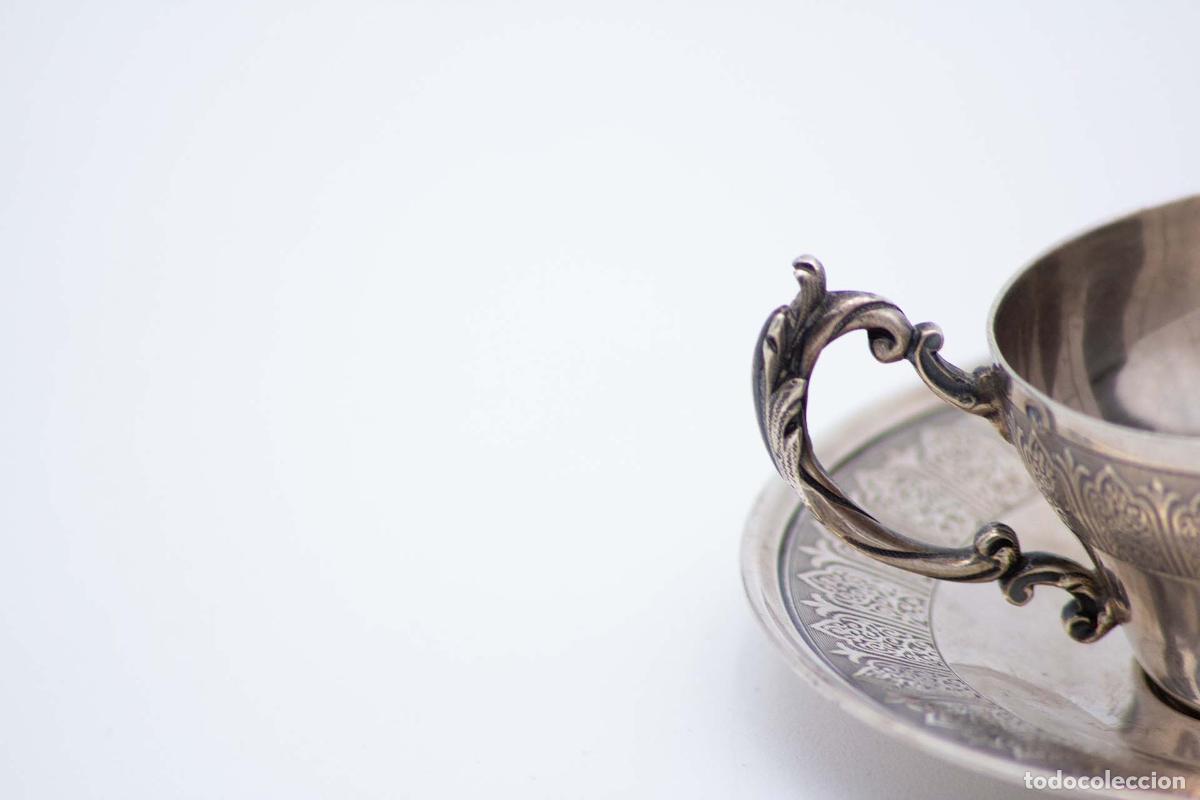 Antig&uuml;edades: Taza y platillo, de plata. - Foto 3