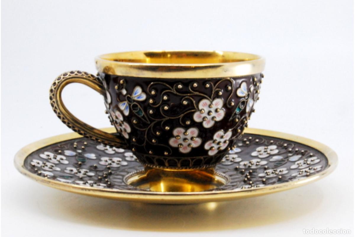 Antig&uuml;edades: Taza y platillo, de plata. - Foto 2