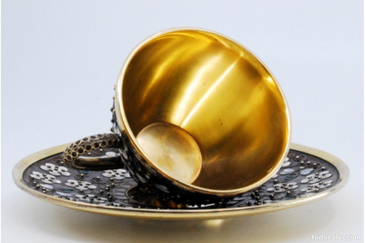 Antig&uuml;edades: Taza y platillo, de plata. - Foto 3