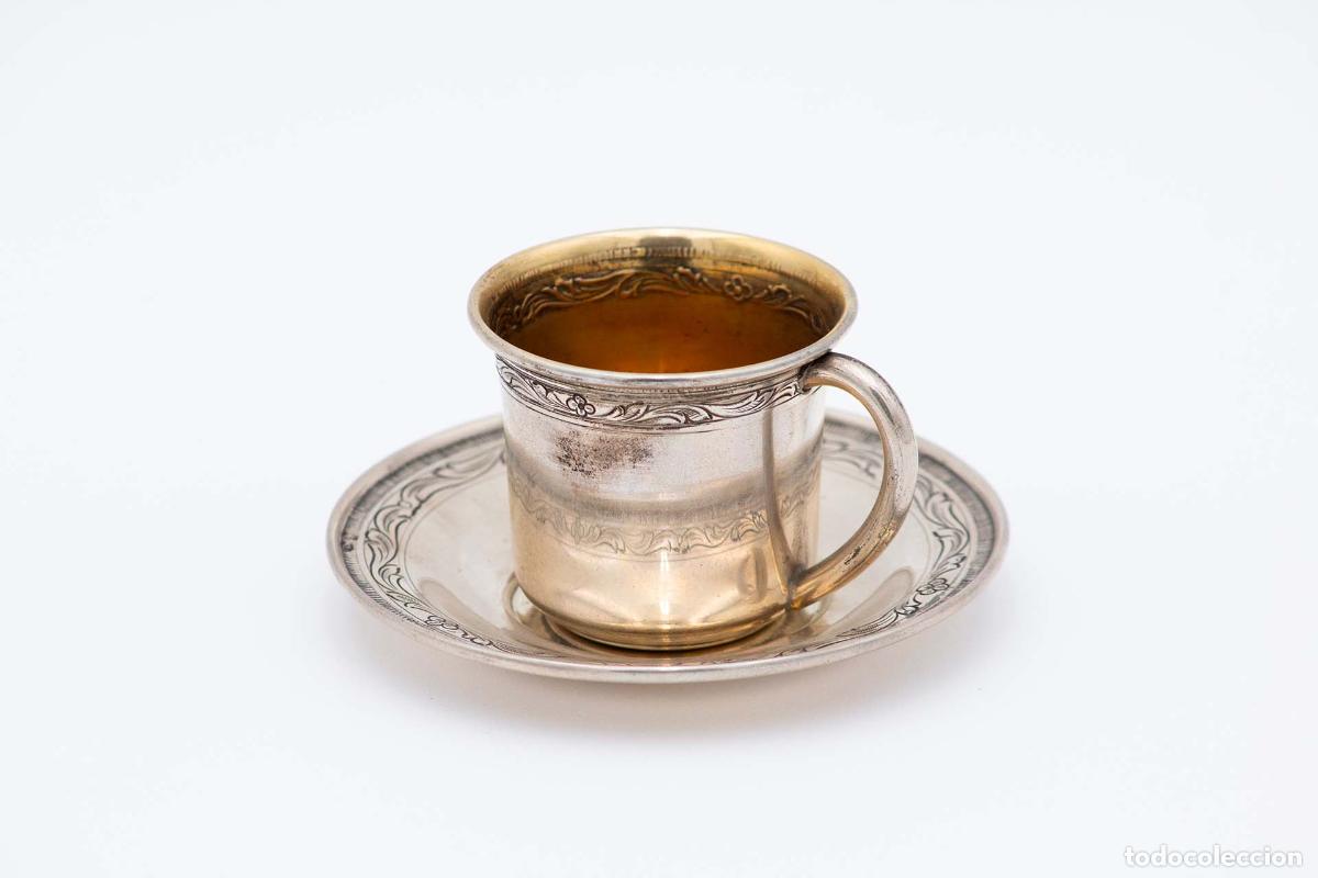 Antiques: Taza y platillo, de plata.