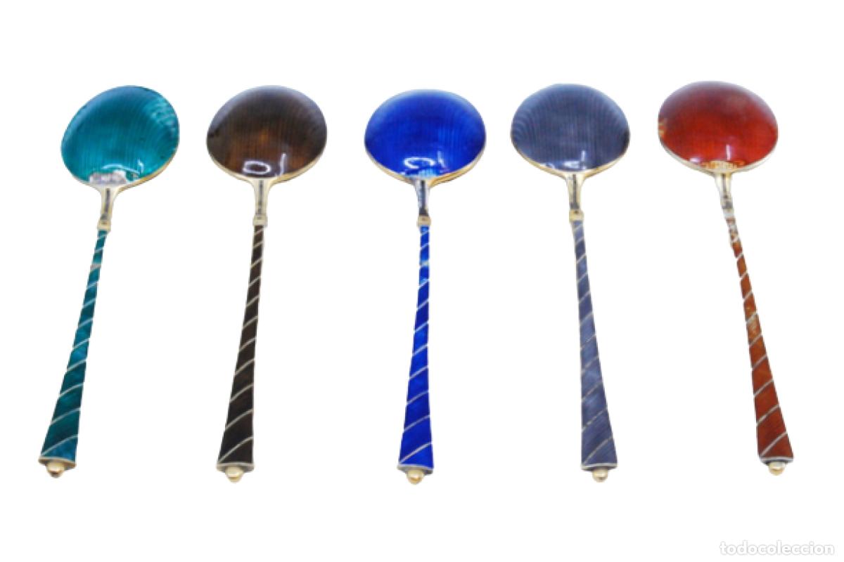 Antiguidades: Juego de 5 cucharas de postre de plata