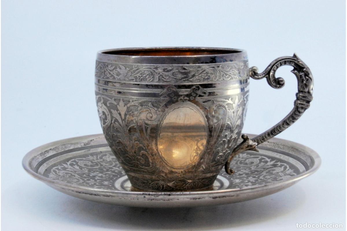 Antig&uuml;edades: Taza y platillo, de plata. - Foto 2