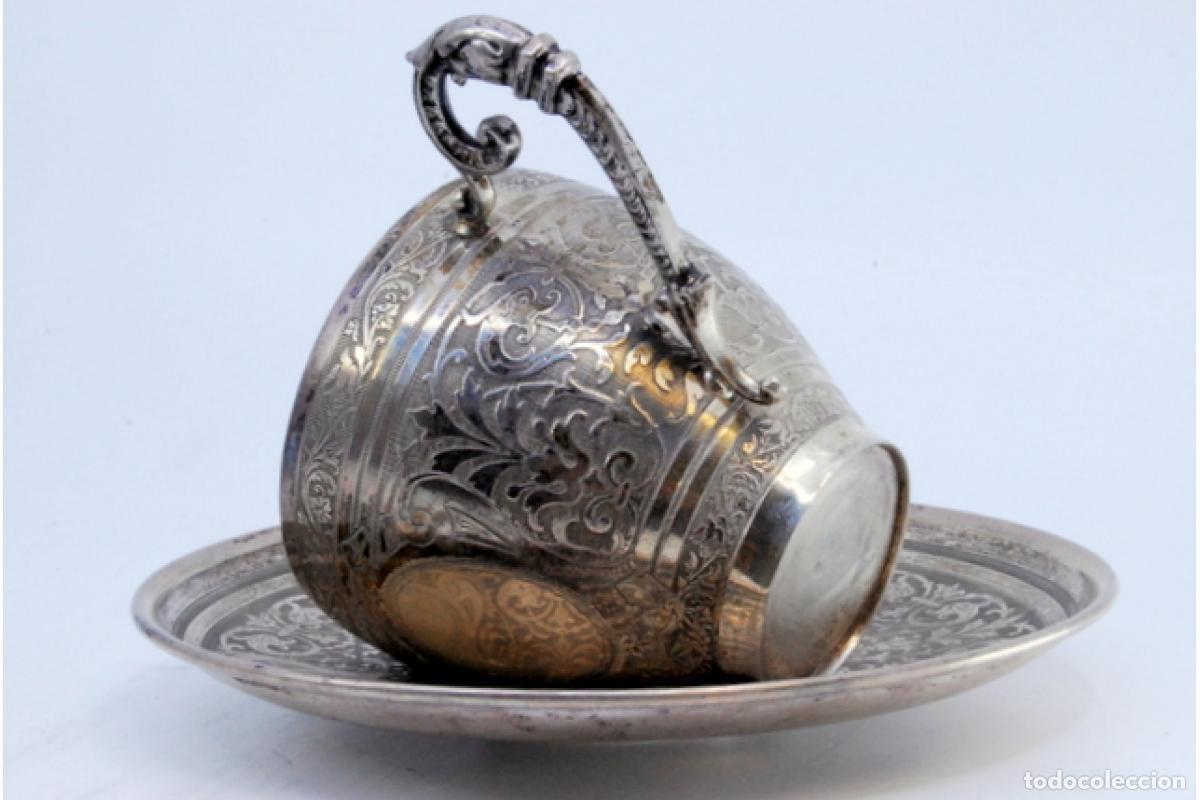Antig&uuml;edades: Taza y platillo, de plata. - Foto 5