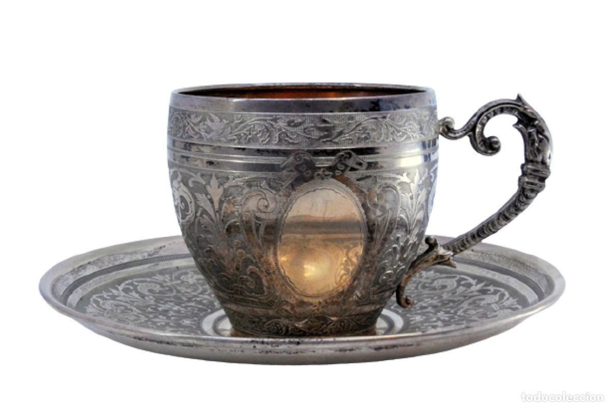 Antiquit&eacute;s: Taza y platillo, de plata.