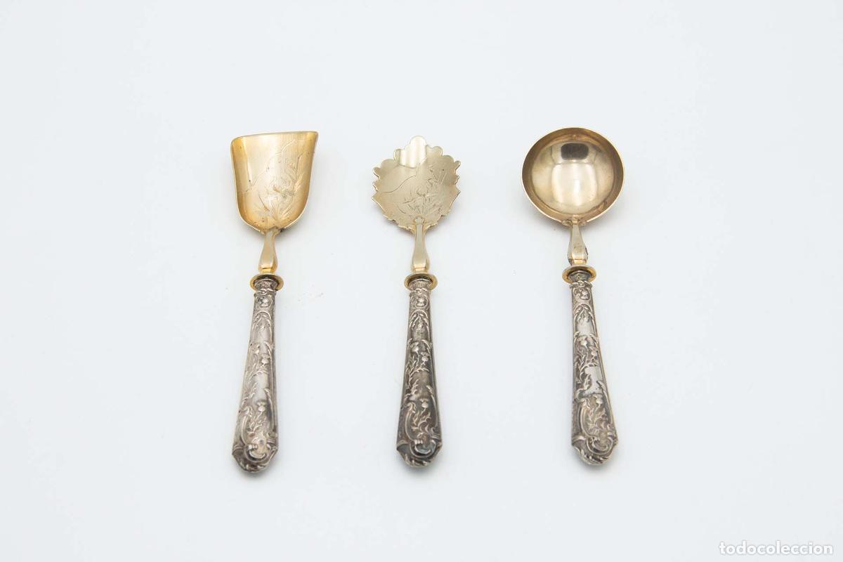 Antiguidades: Juego de cucharas de postre, de plata.