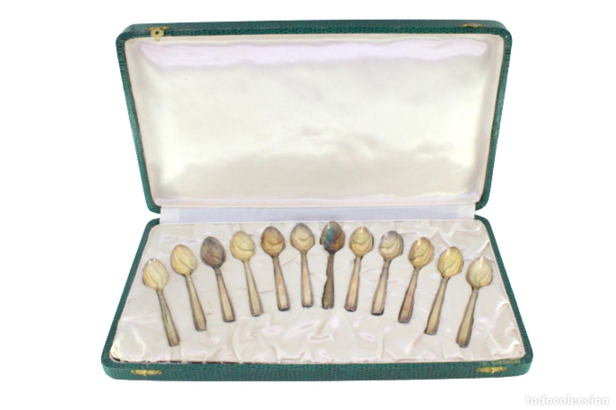 Antig&uuml;edades: Juego de 12 cucharillas de t&eacute;, de plata ba&ntilde;ada en oro.