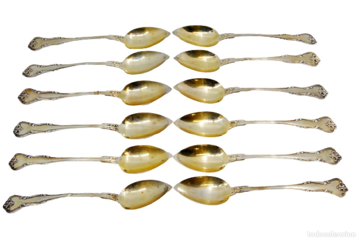 Antiquit&auml;ten: Juego de 12 cucharillas de t&eacute;, de plata ba&ntilde;ada en oro.