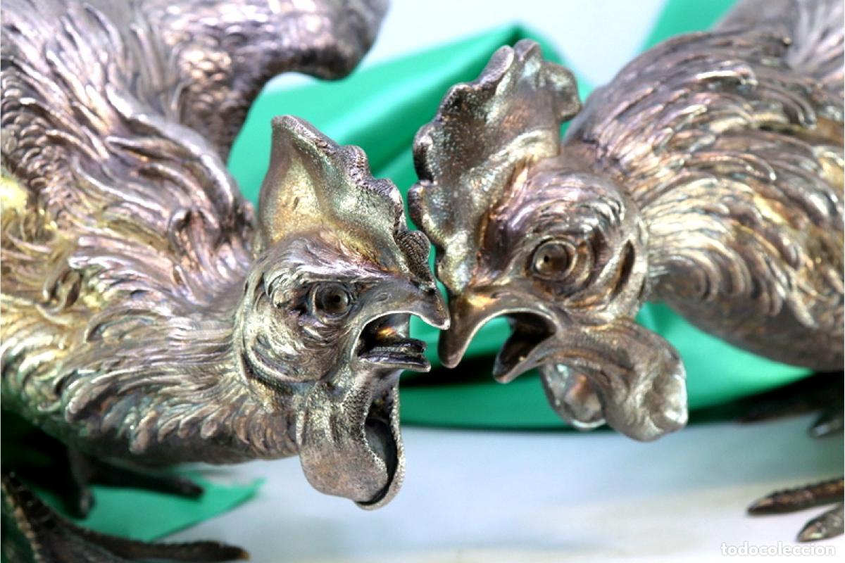 Antig&uuml;edades: Conjunto de gallos de pelea, en plata. - Foto 3
