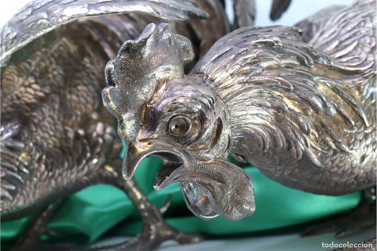 Antig&uuml;edades: Conjunto de gallos de pelea, en plata. - Foto 8