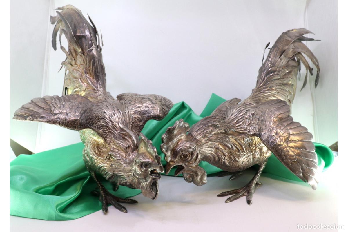Antig&uuml;edades: Conjunto de gallos de pelea, en plata. - Foto 9