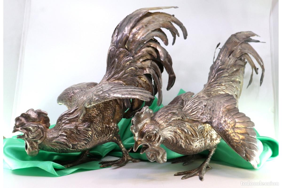 Antig&uuml;edades: Conjunto de gallos de pelea, en plata. - Foto 1