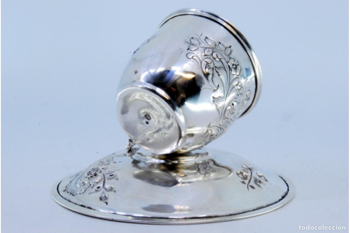 Antig&uuml;edades: Taza y platillo de plata. - Foto 4