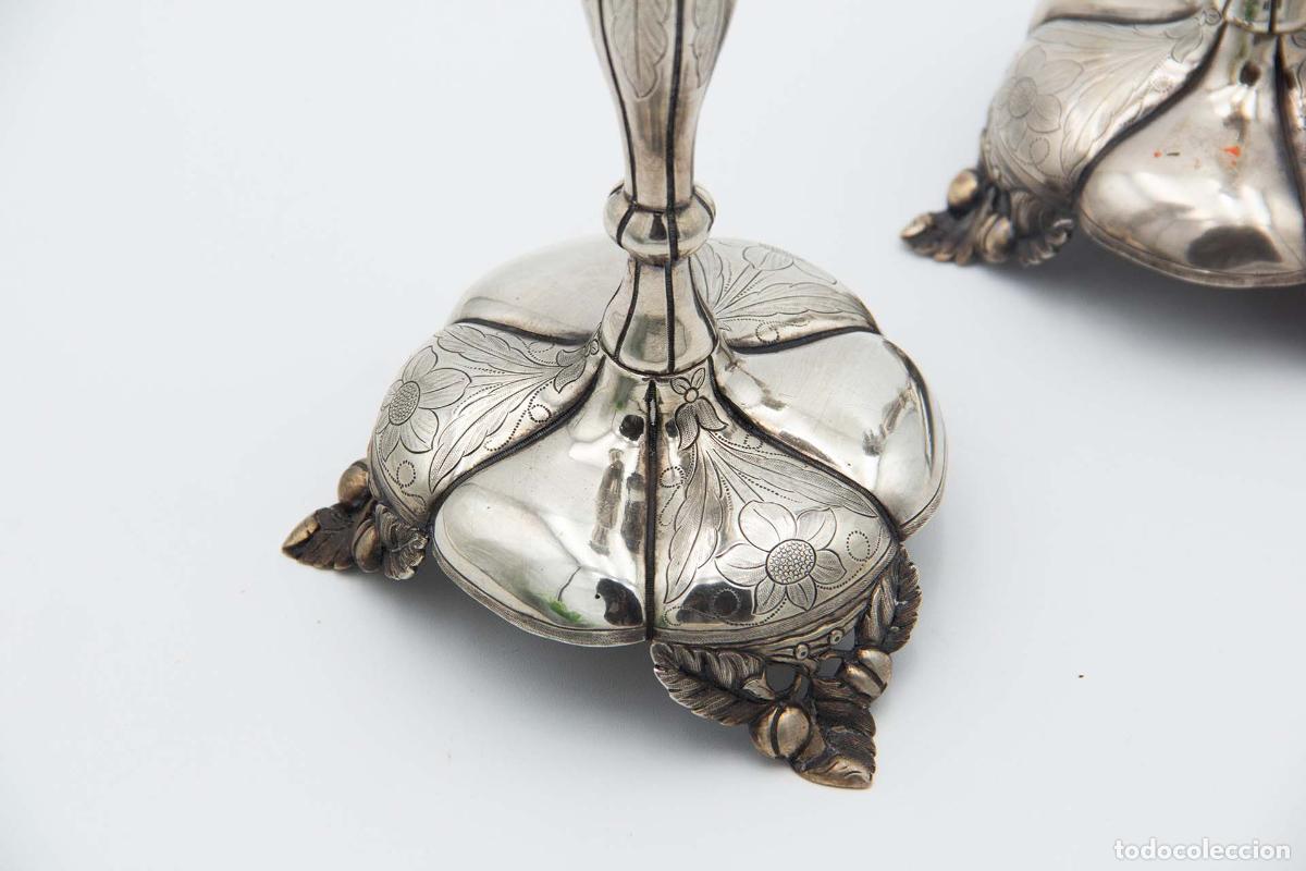 Antig&uuml;edades: Par de candelabros de plata - Foto 2
