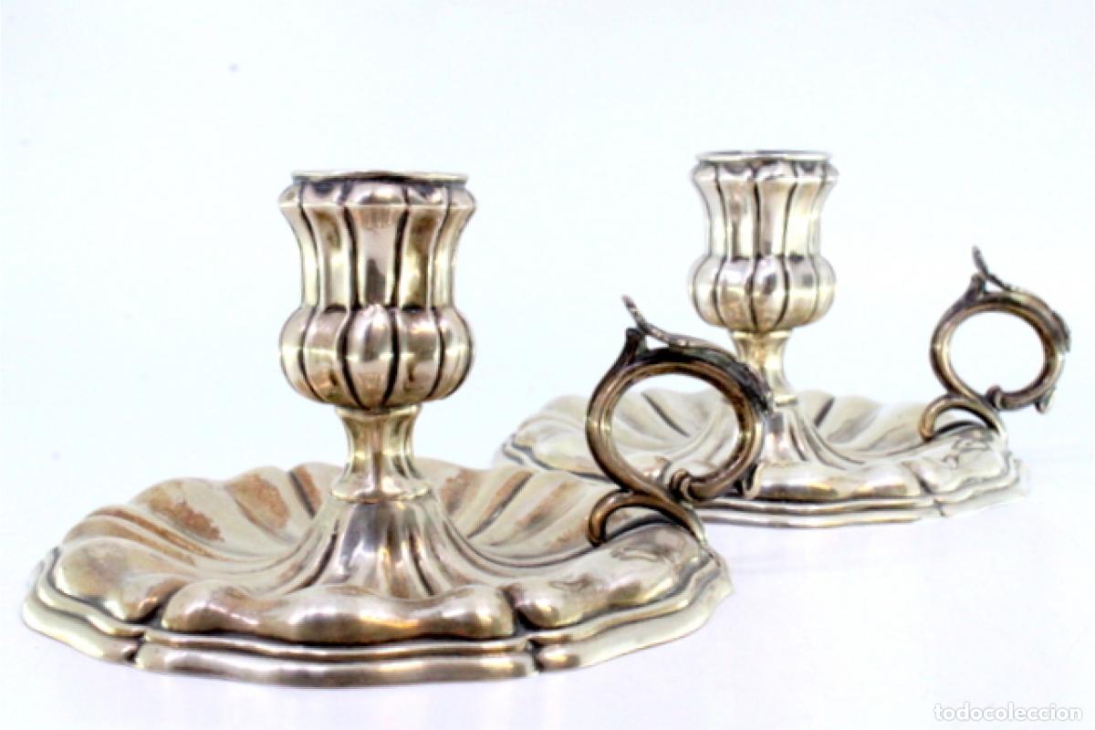 Antig&uuml;edades: Juego de candelabros de mano, de plata. - Foto 2