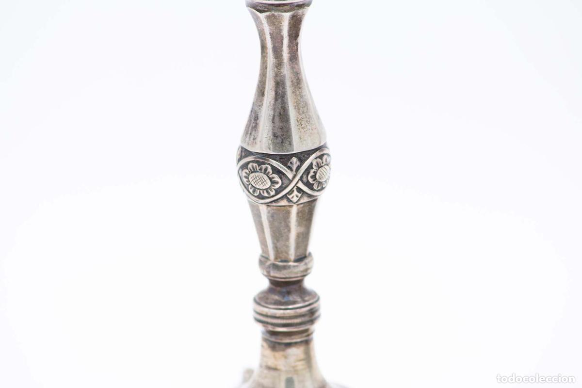 Antig&uuml;edades: Par de candelabros de plata - Foto 2