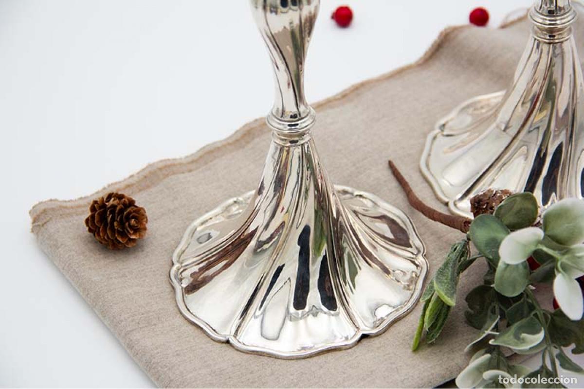 Antig&uuml;edades: Par de candelabros de plata - Foto 3
