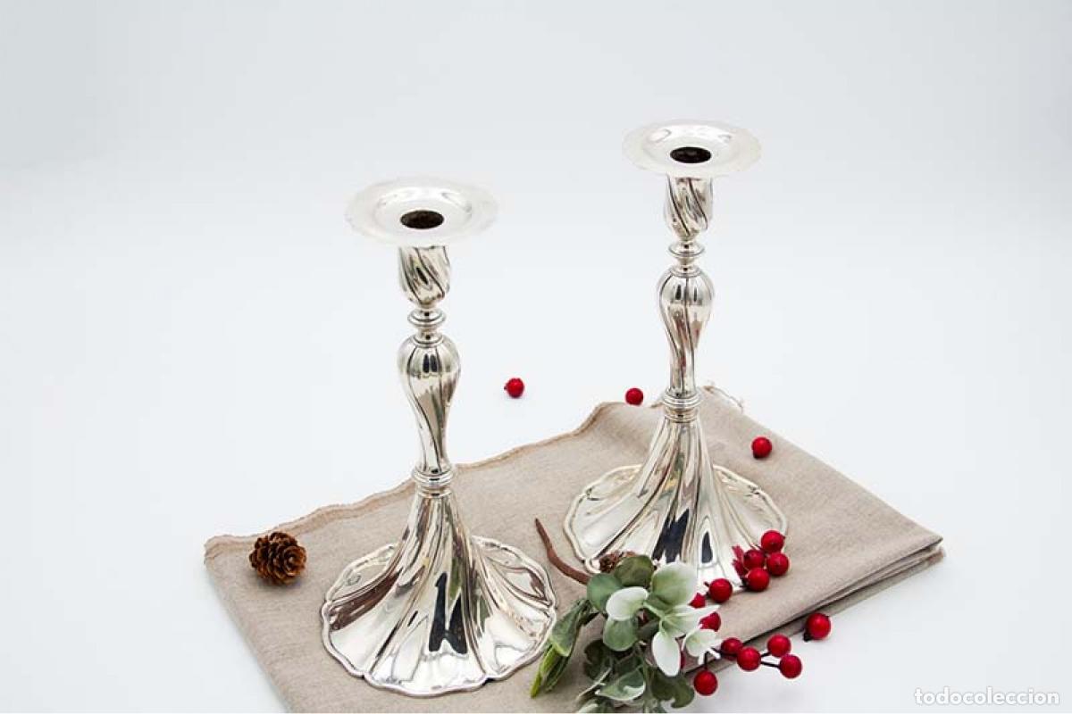 Antig&uuml;edades: Par de candelabros de plata - Foto 1