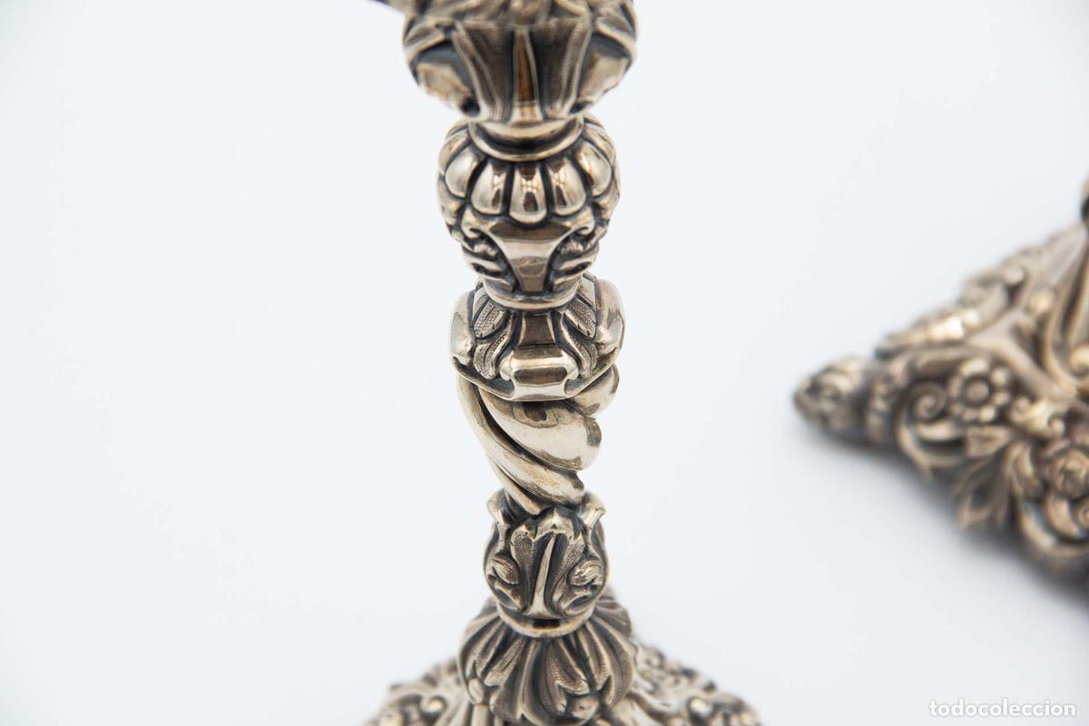 Antig&uuml;edades: Par de candelabros de plata - Foto 4