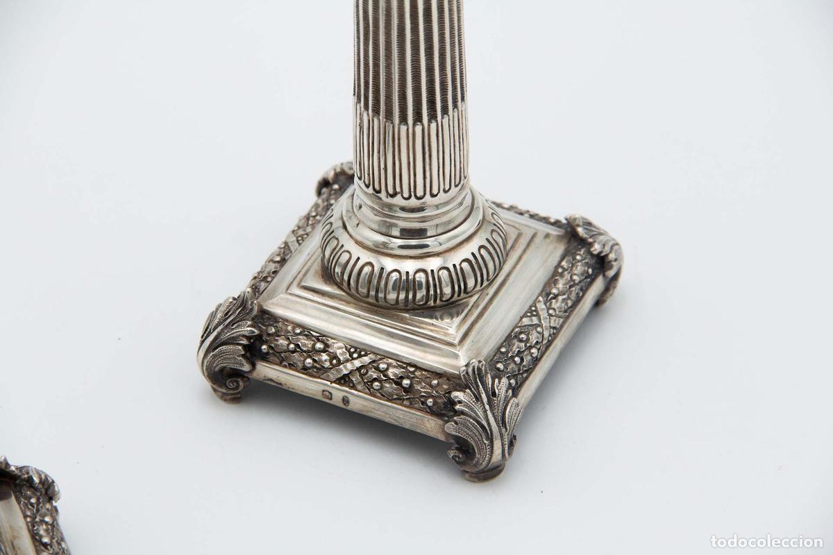 Antig&uuml;edades: Par de candelabros de plata - Foto 2
