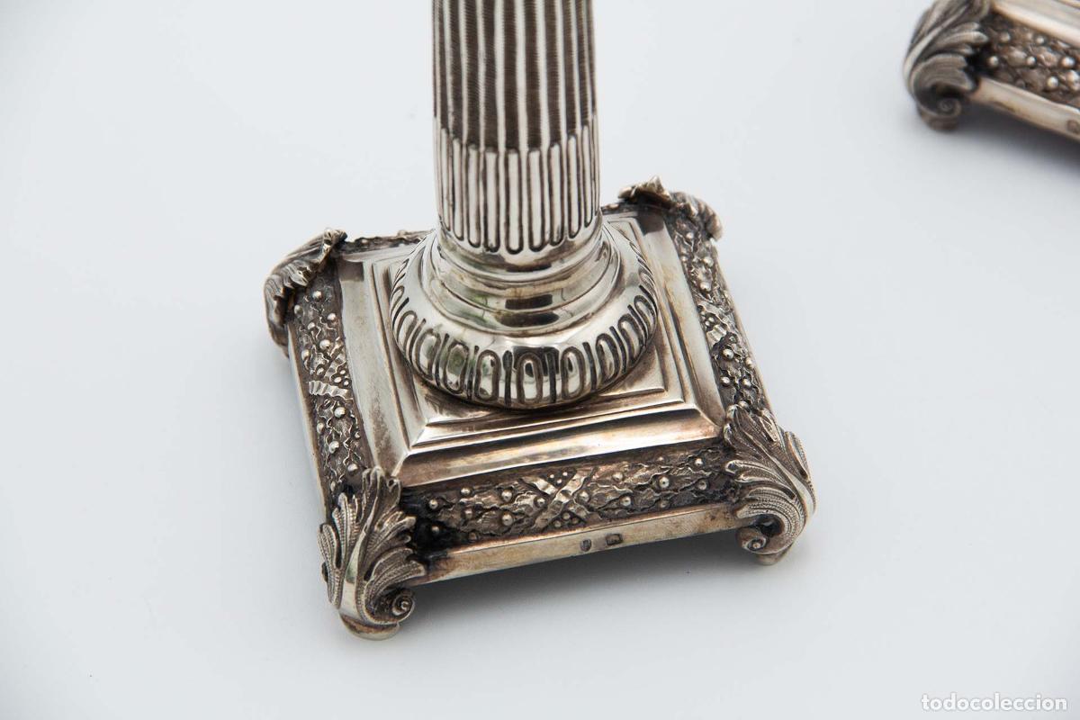 Antig&uuml;edades: Par de candelabros de plata - Foto 3