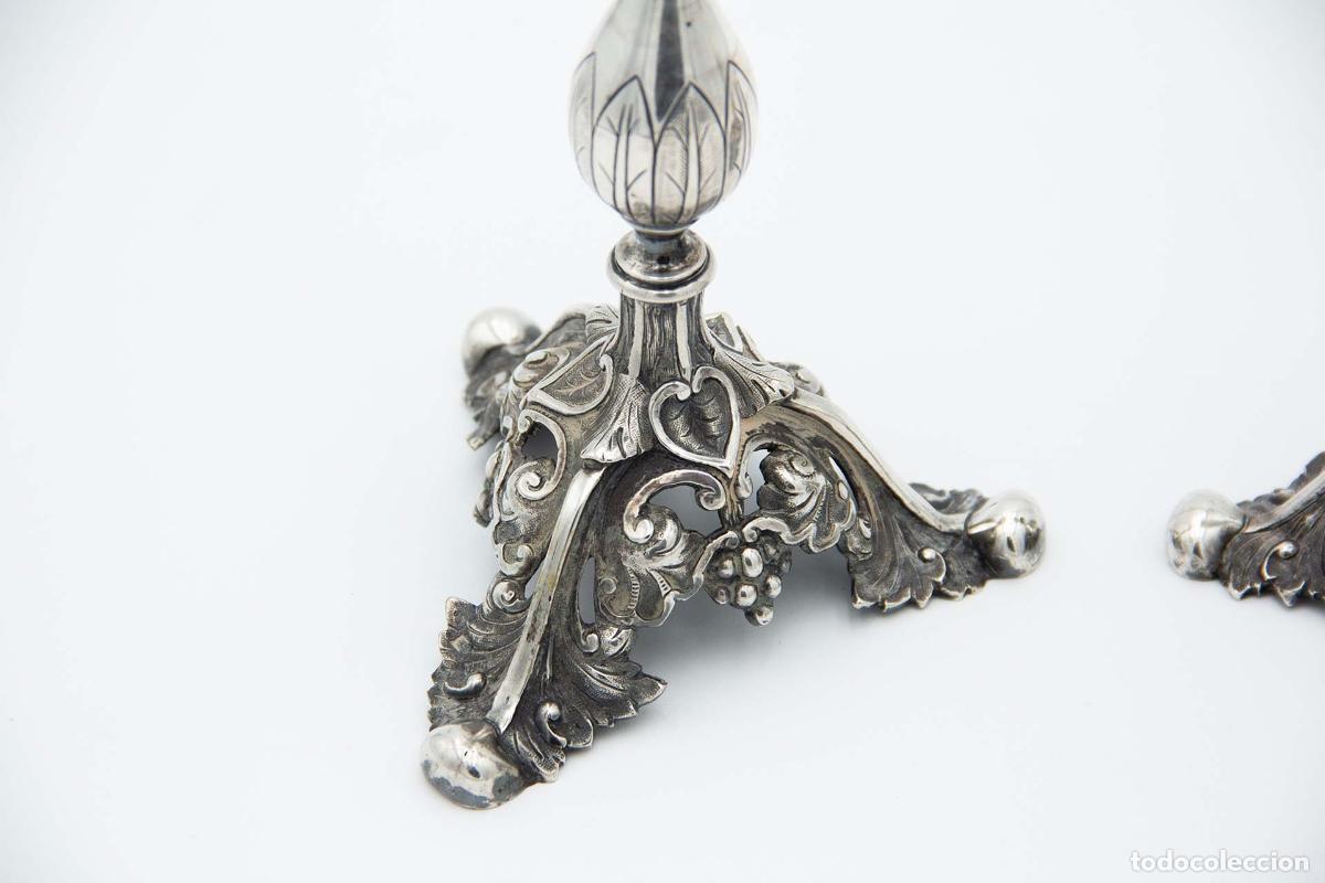 Antig&uuml;edades: Par de candelabros de plata - Foto 2