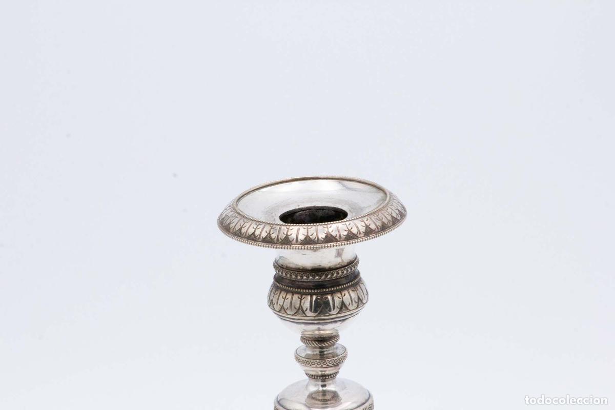Antig&uuml;edades: Par de candelabros de plata - Foto 2