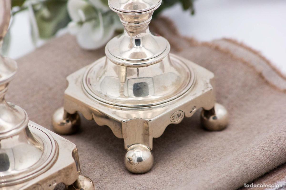 Antig&uuml;edades: Par de candelabros de plata - Foto 2
