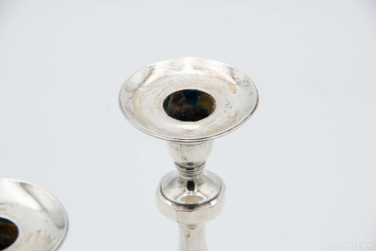 Antig&uuml;edades: Par de candelabros de plata - Foto 3