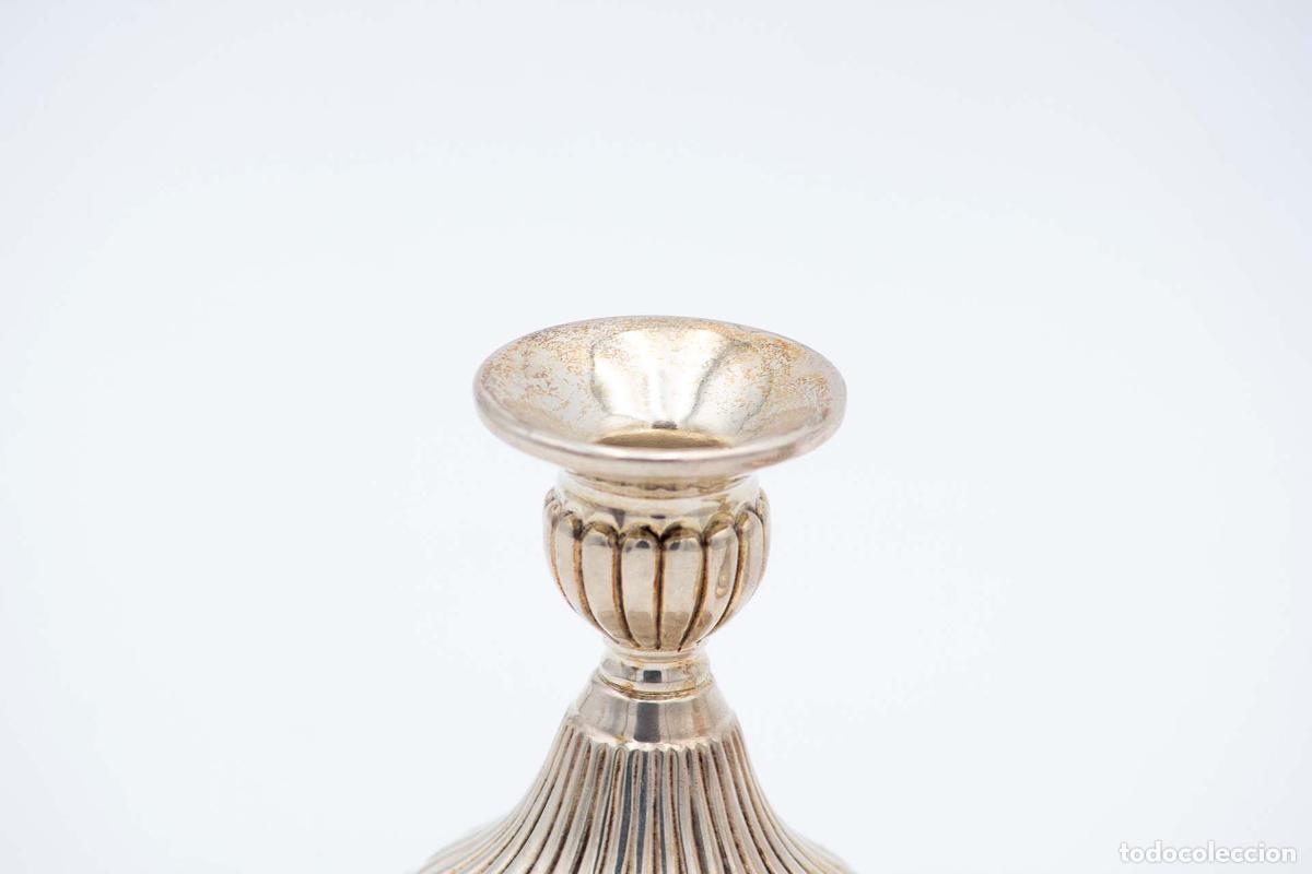 Antig&uuml;edades: Par de candelabros de plata - Foto 2