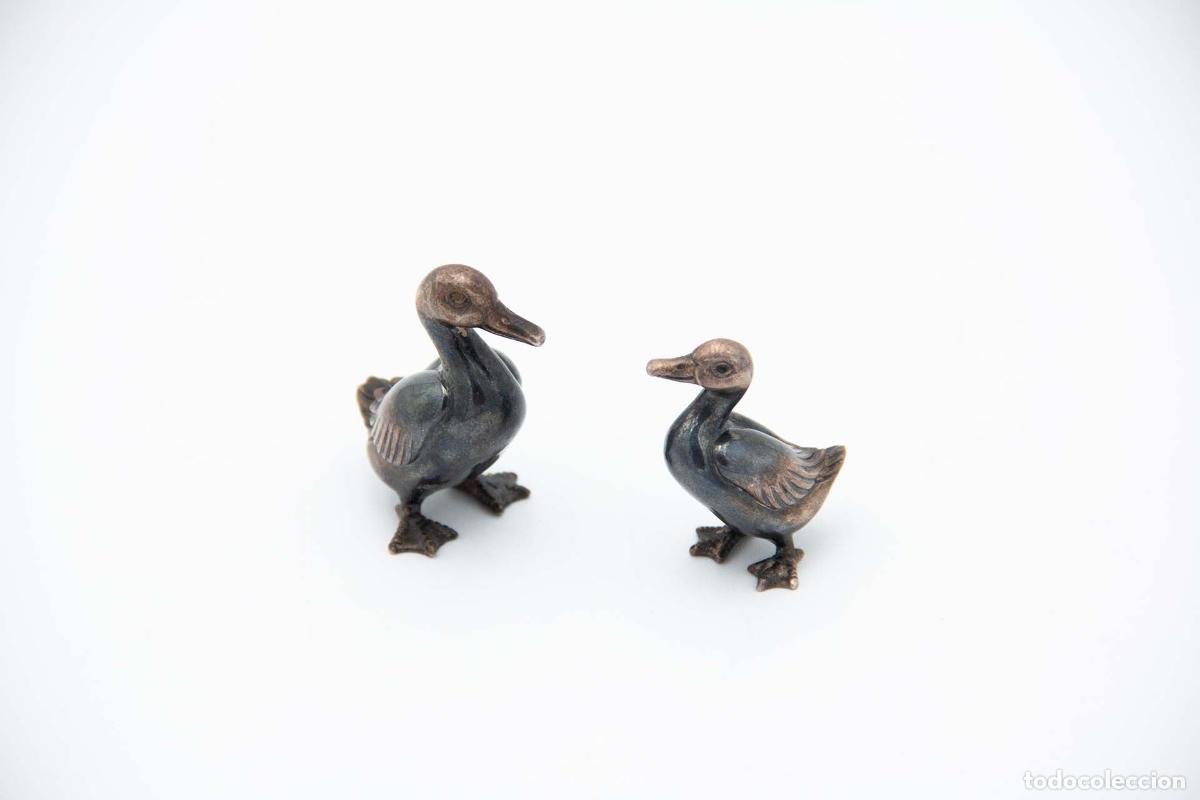 Antig&uuml;edades: Pareja de patos en plata - Foto 1