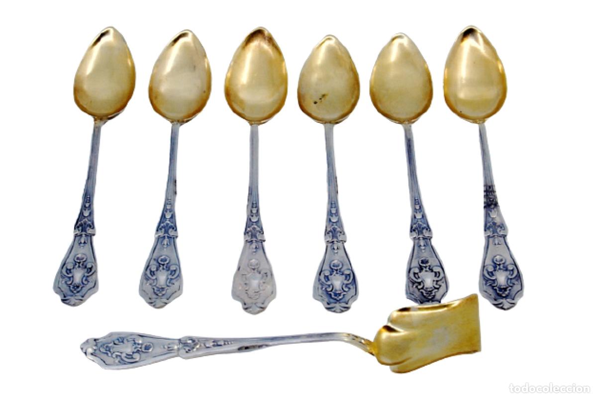 Antiques: Juego de 6 cucharillas de caf&eacute; y cuchara para az&uacute;car, en color plata.
