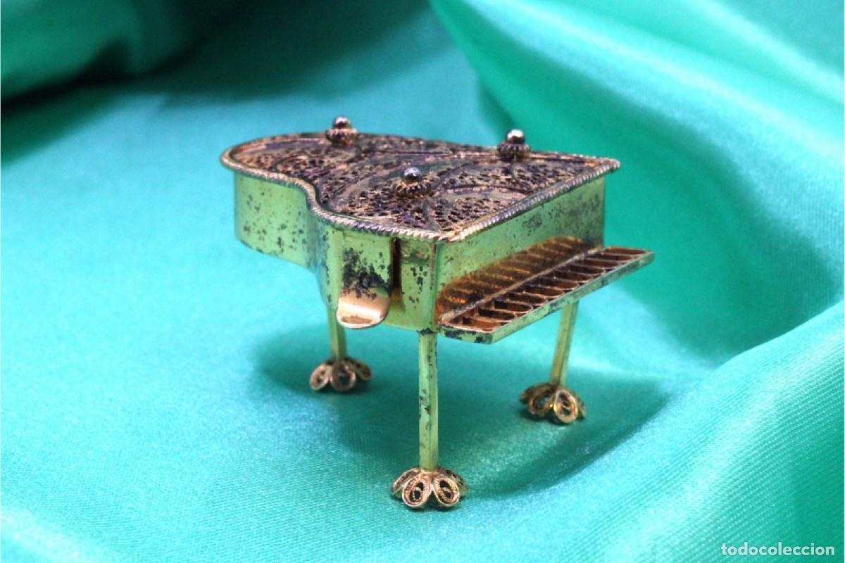 Antig&uuml;edades: Piano con filigrana de plata. - Foto 2