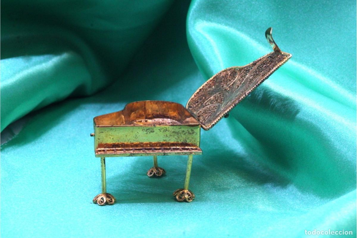 Antig&uuml;edades: Piano con filigrana de plata. - Foto 4