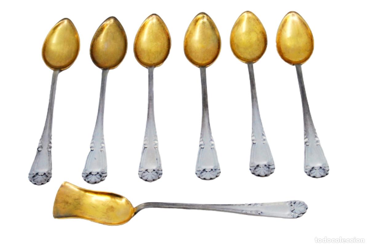 Antiques: Juego de 6 cucharillas de t&eacute; y cuchara medidora de az&uacute;car, en color plata.