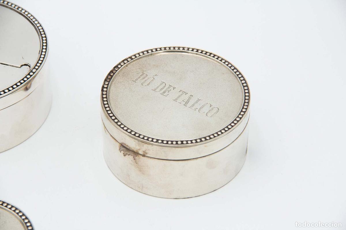 Antig&uuml;edades: Conjunto de belleza de plata - Foto 6