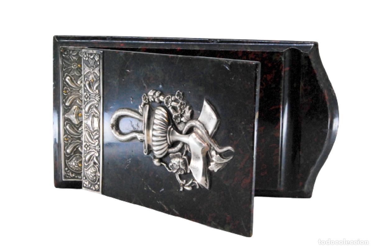 Antig&uuml;edades: Soporte para libros/cuadernos, hecho de piedra y plata.