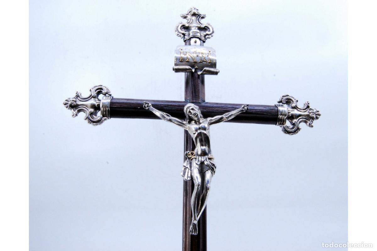 Antig&uuml;edades: Crucifijo de madera y plata - Foto 4