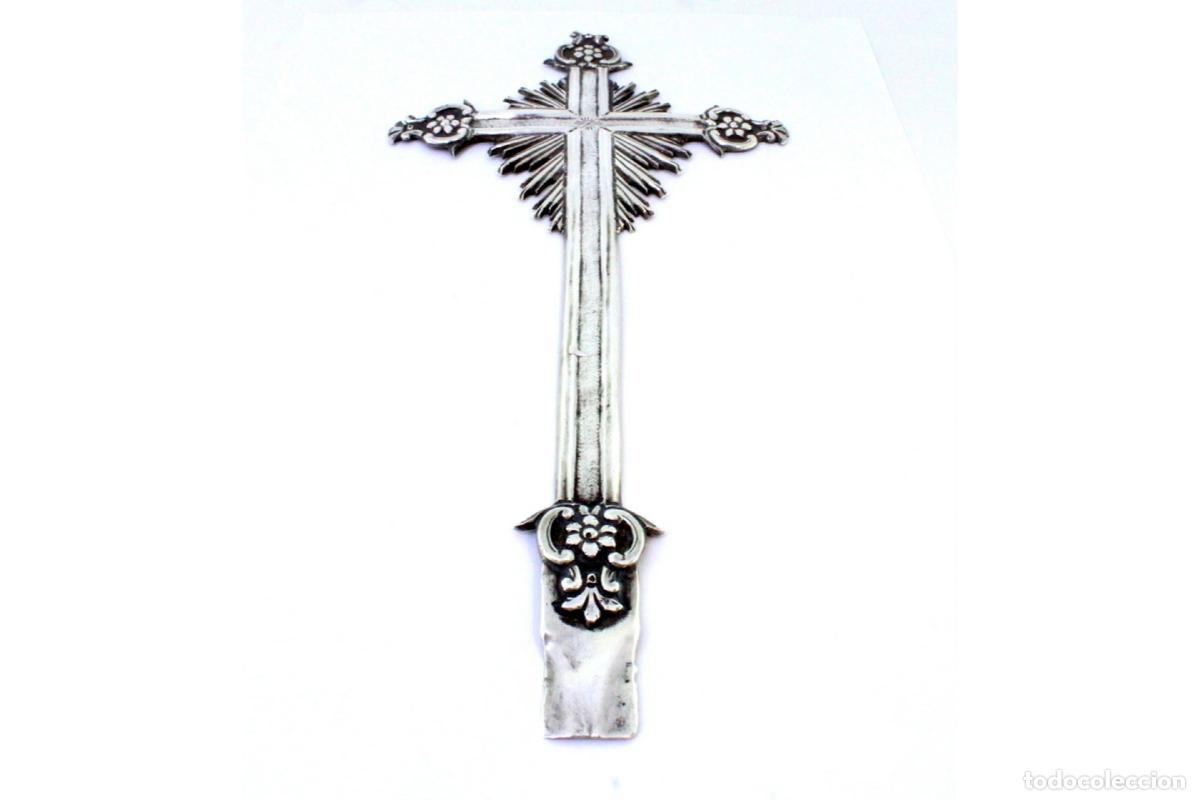 Antig&uuml;edades: Cruz de plata - Foto 2