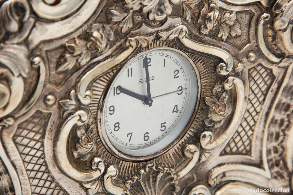 Antig&uuml;edades: Reloj de madera y plata - Foto 4