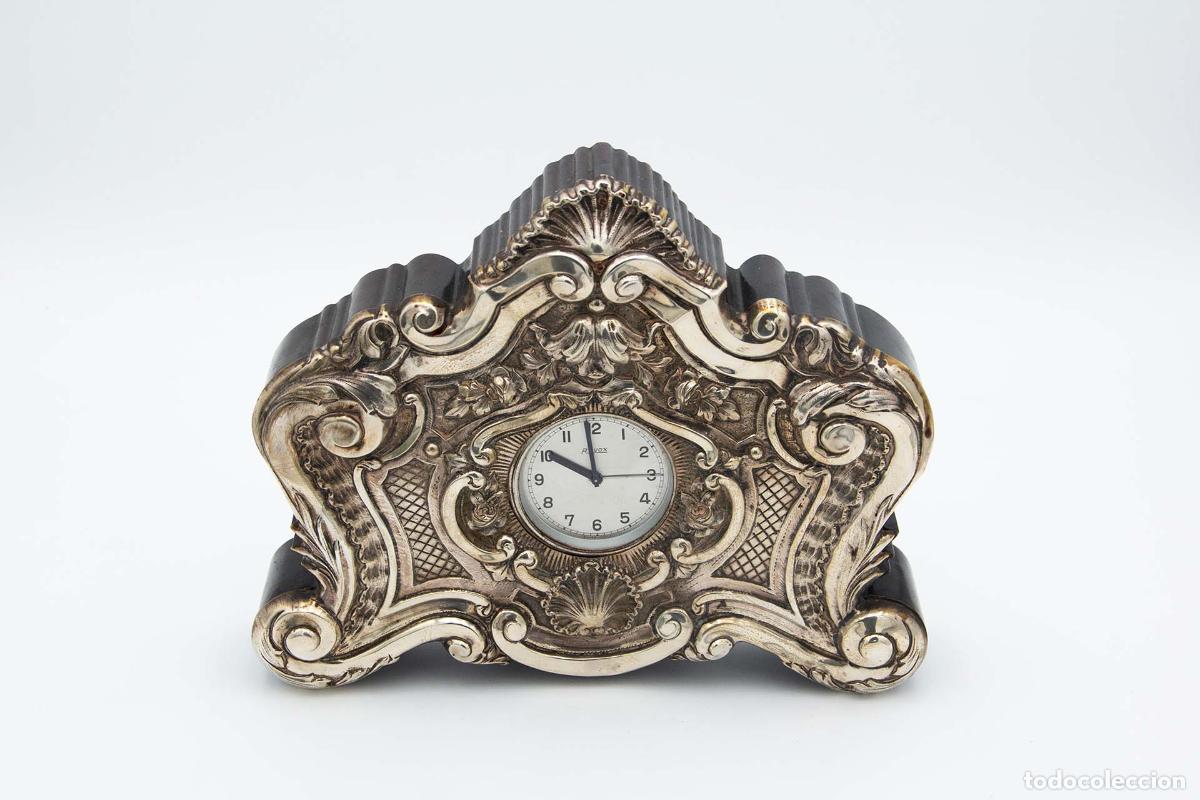Antig&uuml;edades: Reloj de madera y plata - Foto 1