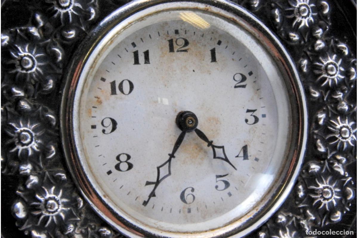 Antig&uuml;edades: Reloj de madera y plata - Foto 7