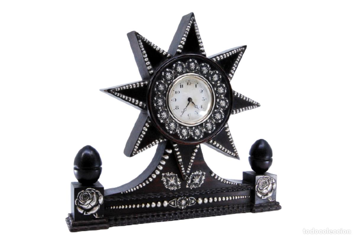 Antig&uuml;edades: Reloj de madera y plata - Foto 1