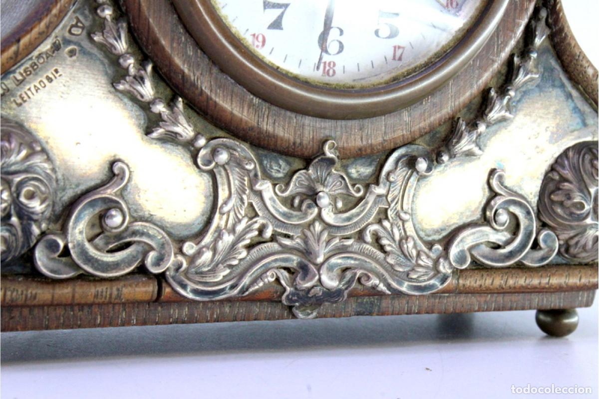 Antig&uuml;edades: Reloj despertador, de madera y plata. - Foto 7