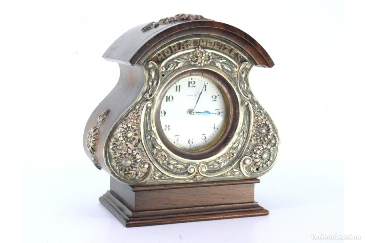 Antig&uuml;edades: Reloj de mesa, de madera y plata. - Foto 7