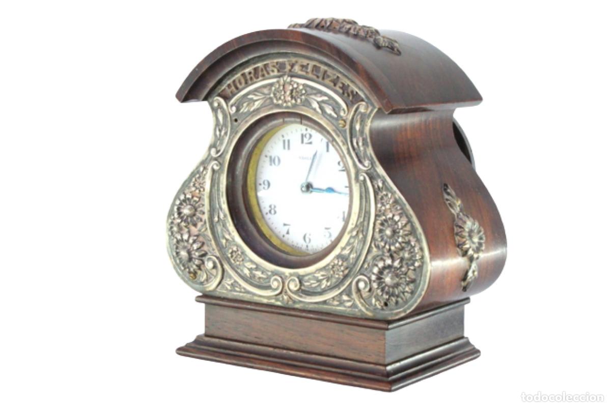 Antig&uuml;edades: Reloj de mesa, de madera y plata. - Foto 1