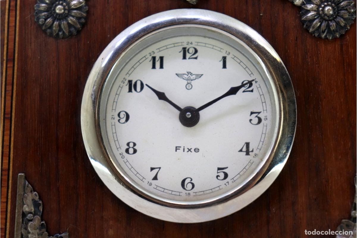 Antig&uuml;edades: Reloj de mesa, de madera y plata. - Foto 2